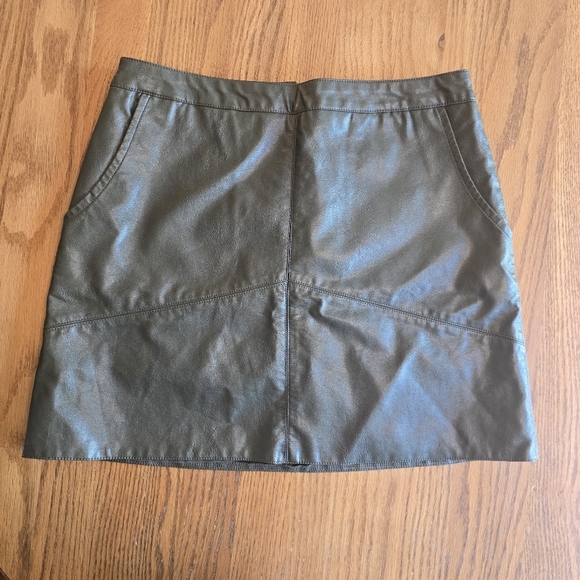 Jun & Ivy Dresses & Skirts - JUN & IVY Womens Olive Faux Leather Vegan Mini Skirt Size Small